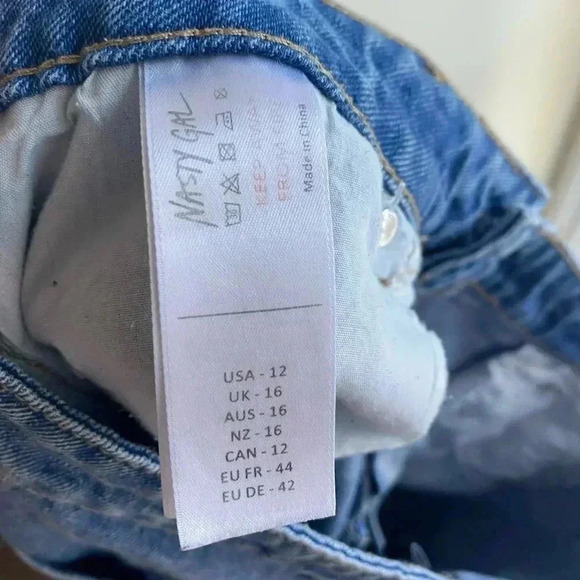 Nasty Gal Very Distressed High Rise Cropped Mom Jeans Medium Wash Size 12 - Picture 7 of 8